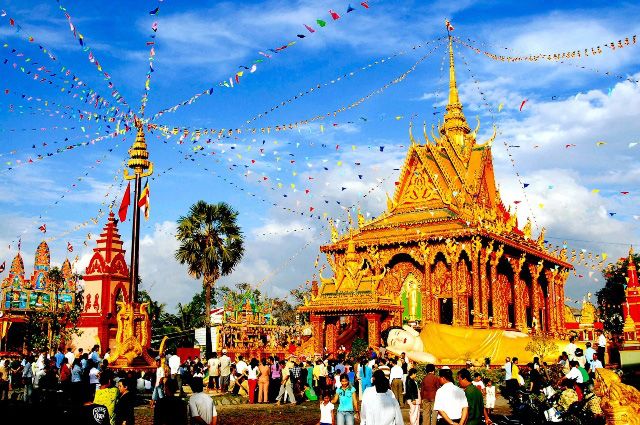 Chôl Chnăm Thmây lễ hội mừng năm mới  của người Khmer